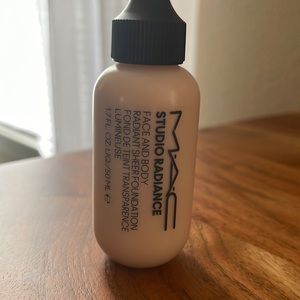 MAC studio radiance face and body N2